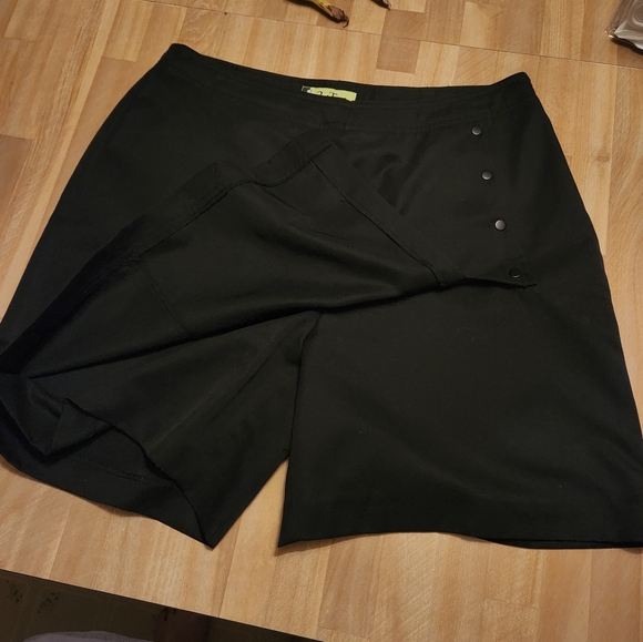 2aTee Boutique • Golf Skort - Picture 2 of 7